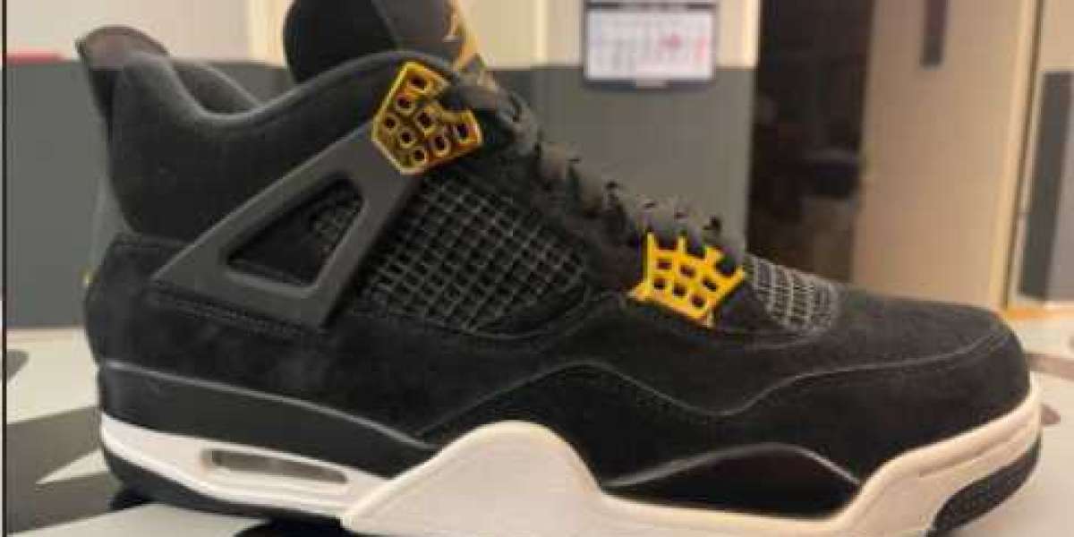 Air Jordan 4 Retro Royalty: Halloween Treat