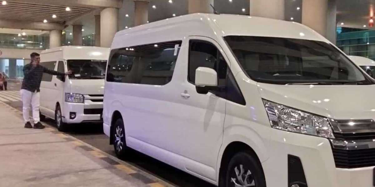 Keuntungan Sewa Toyota Hiace di Jogja untuk Perjalanan Kelompok