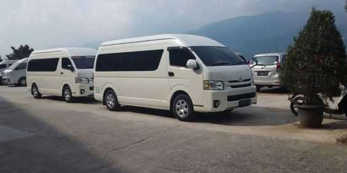 Toyota Hiace Kendaraan Ideal untuk Kenyamanan Maksimal dan Perjalanan Serba Guna