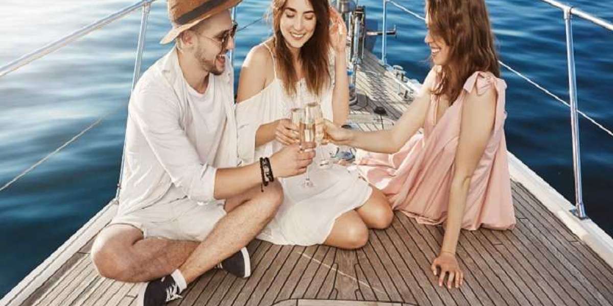 What are the best yacht rental options for a romantic getaway in Dubai?