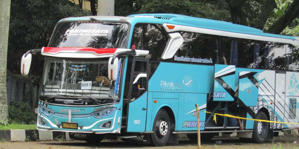 Menjelajahi Keindahan Indonesia dengan Carter Bus Pariwisata yang Terjangkau